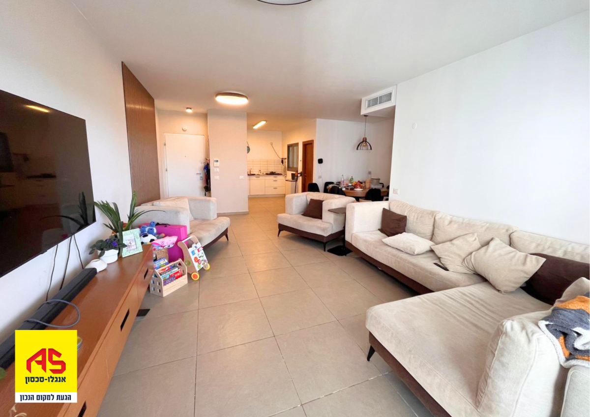 דירה 4 חדרים ברחוב אלמוג, נהריה