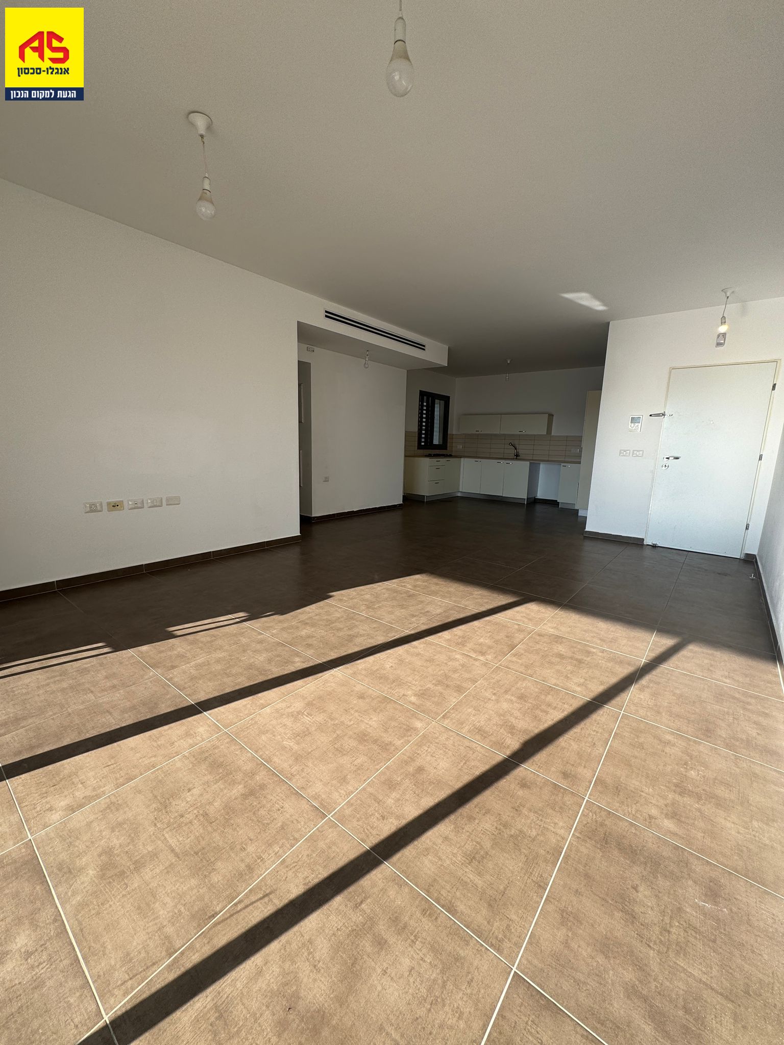   For Sale Apartment 5 Rooms in HaOsher Street,  Kfar Yona