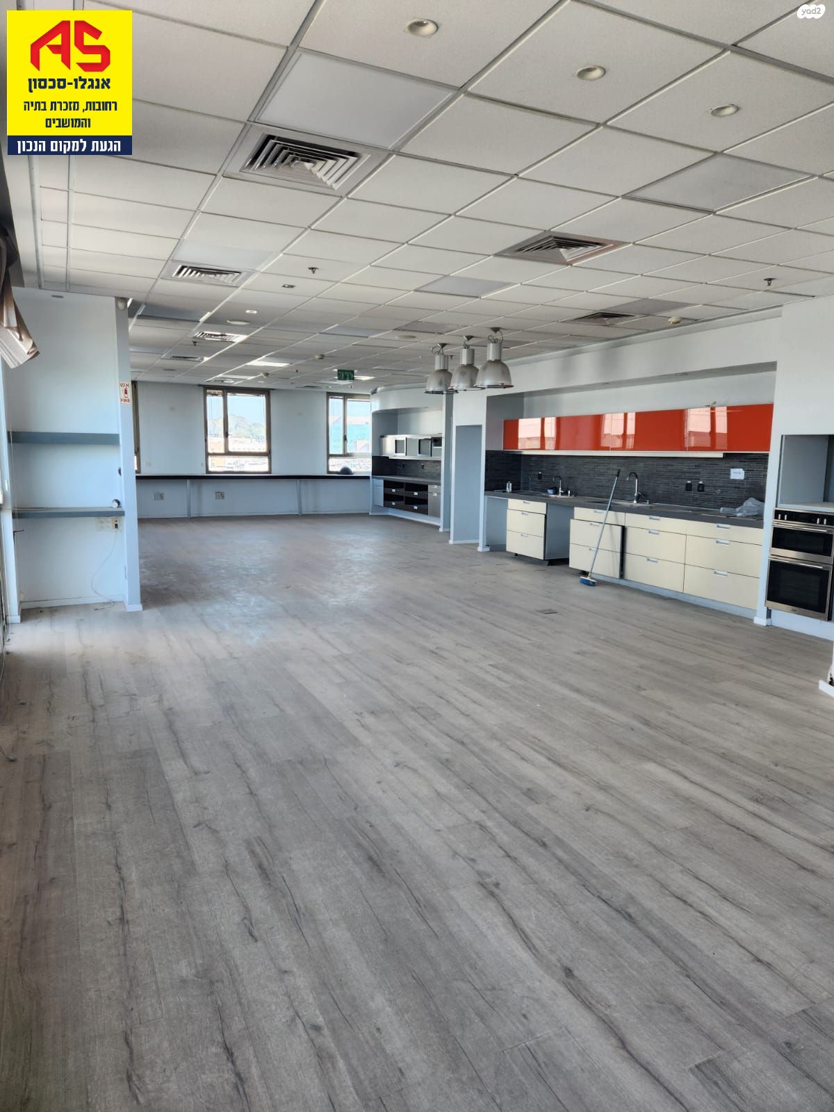 משרד 18 חדרים בגבעת האהבה, נס ציונה