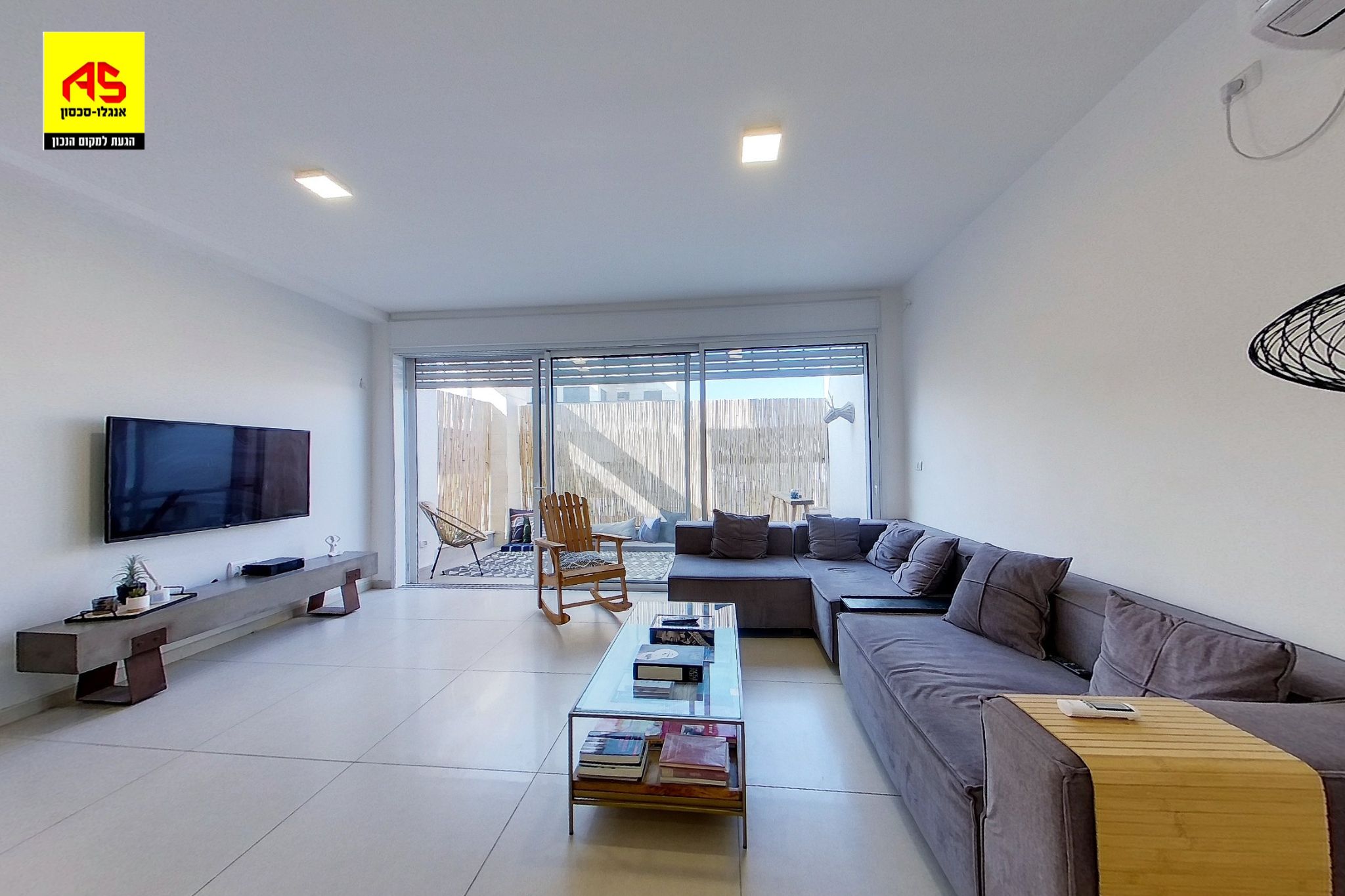 Penthouse 5 Rooms in Eliezer Yafe Street, City Center,  Ra'anana