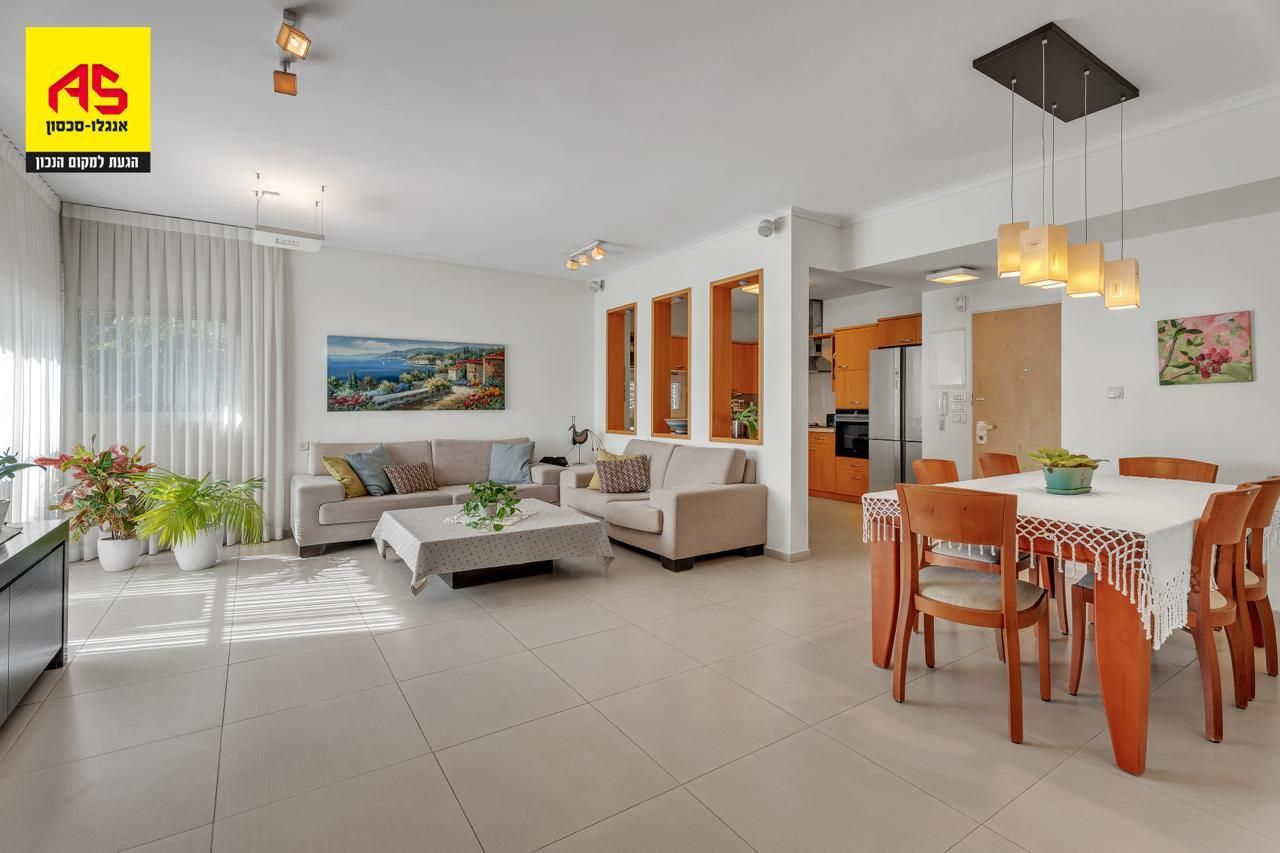 Appartement 5 Pièces à Ha-Makhtarot Street, Ra'anana,  Ra'anana