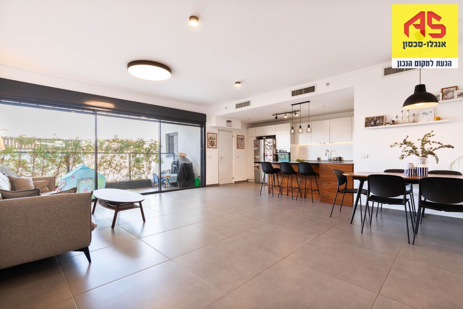   For Sale Apartment 4 Rooms in Ha-Galil Street, City Center,  Ra'anana