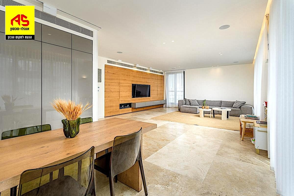   For Sale Penthouse 6 Rooms in Ha-Ma'alot Street, Ra'anana,  Ra'anana