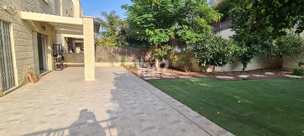 Garden apartment 5 Rooms in Derech Menachem Begin, בוכמן - מוריה ,  Modi'in-Maccabim-Re'ut