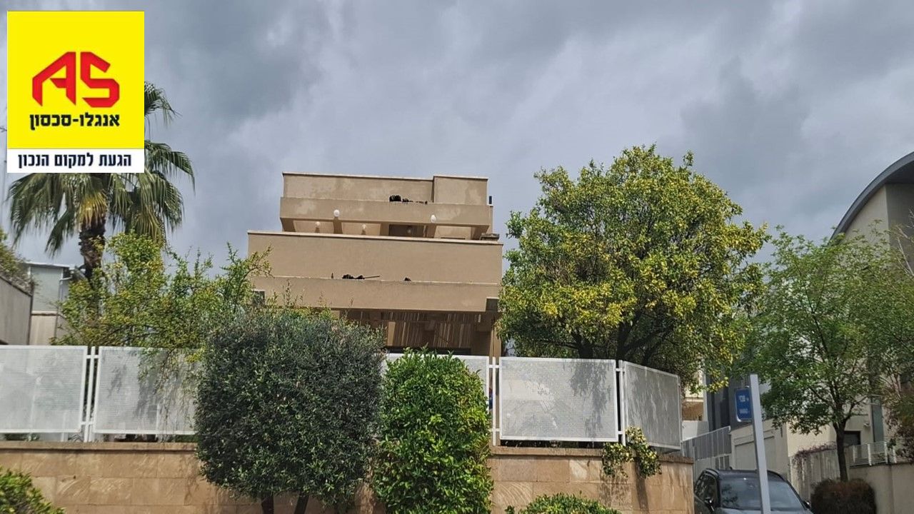 Cottage 7 Rooms in Shabazi Street, Herzliya Ha-Yeruka,  Herzliya