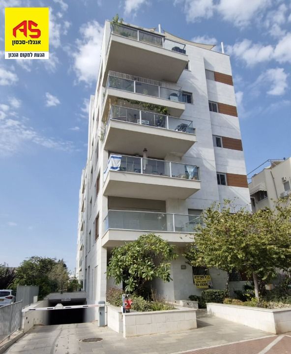 Rez de jardin 3 Pièces à Ibn Gabirol Street, Herzliya Ha-Yeruka,  Herzliya