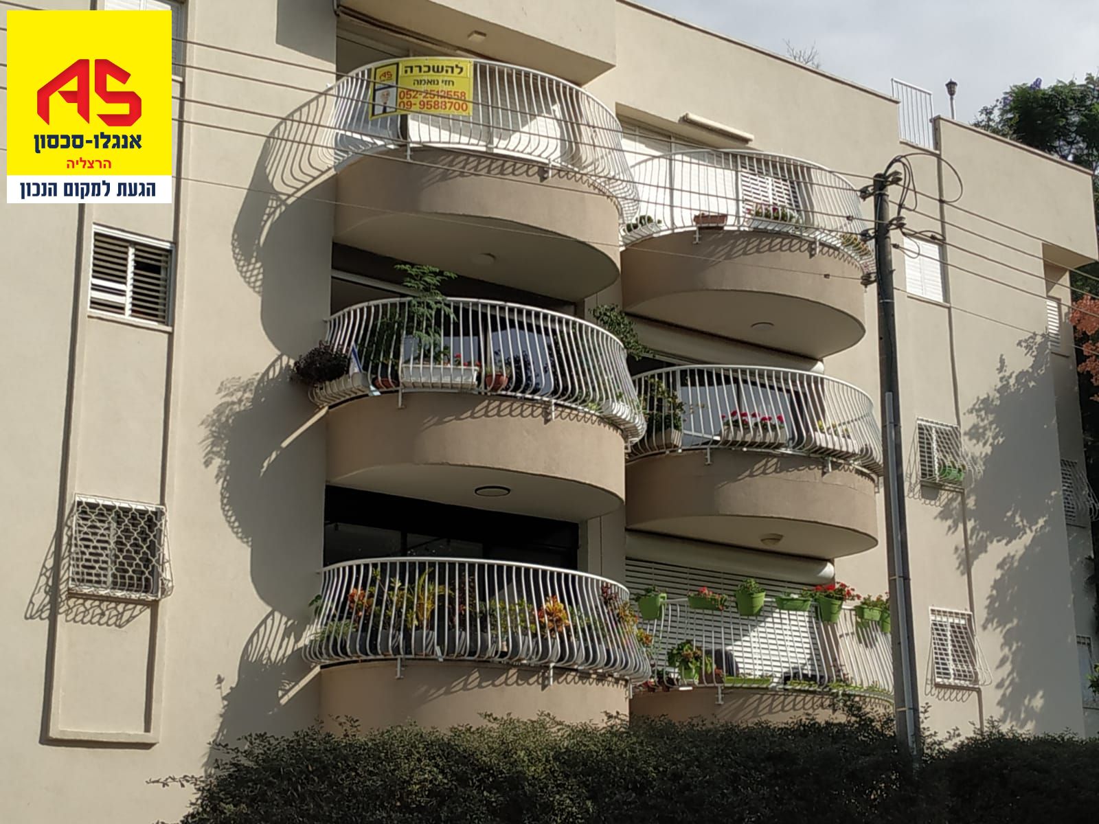  For Rent Rooftop Apartment 6 Rooms in Shai Agnon Street, Herzliya Ha-Yeruka,  Herzliya
