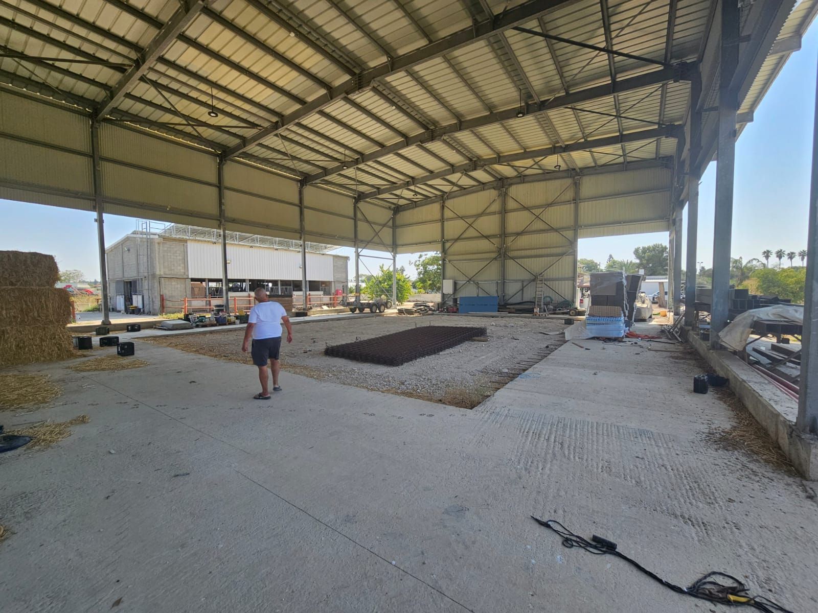 מחסן בדרך הכפר, גיאה