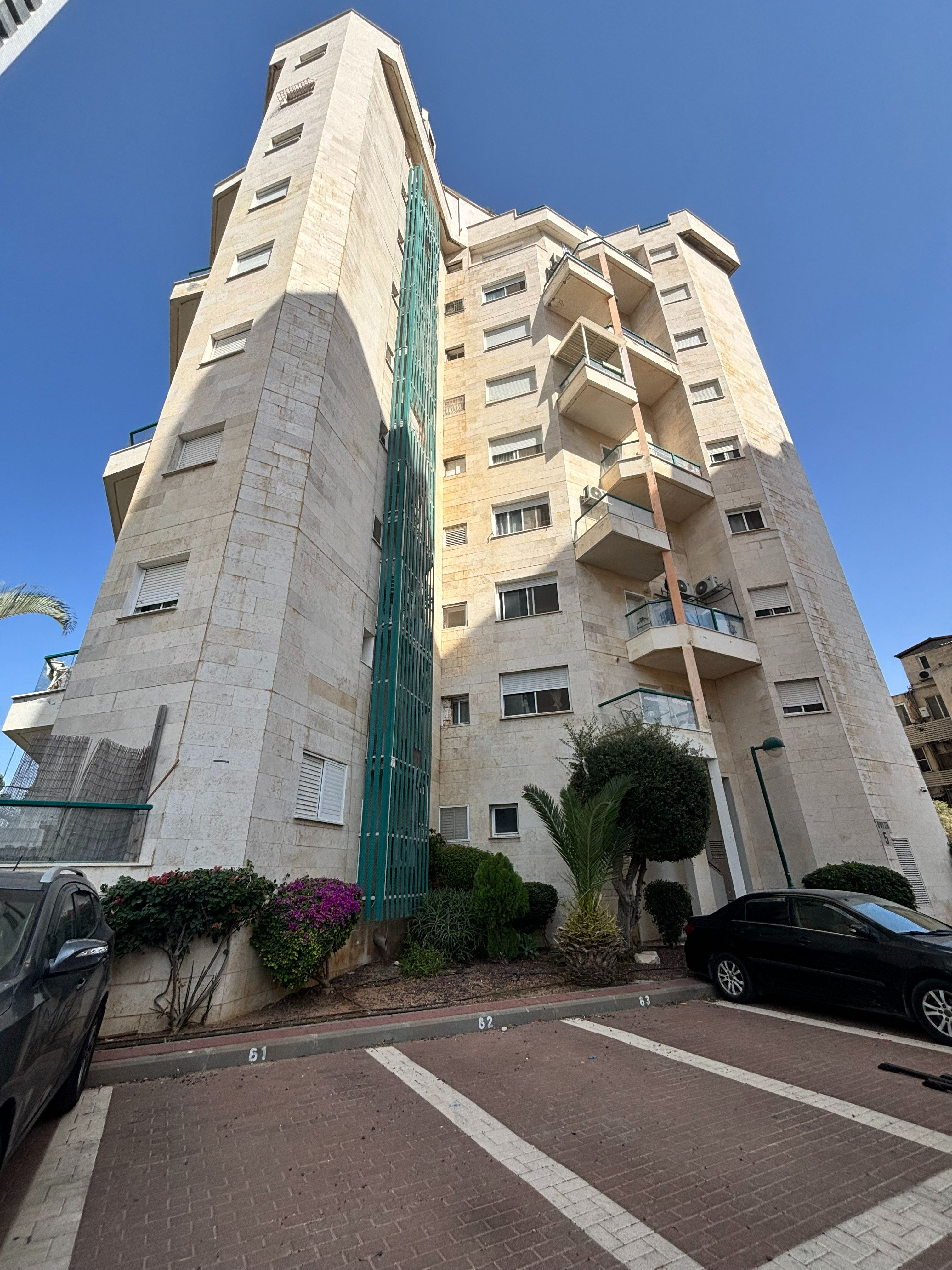 דירה 5 חדרים בגבעת אולגה, חדרה