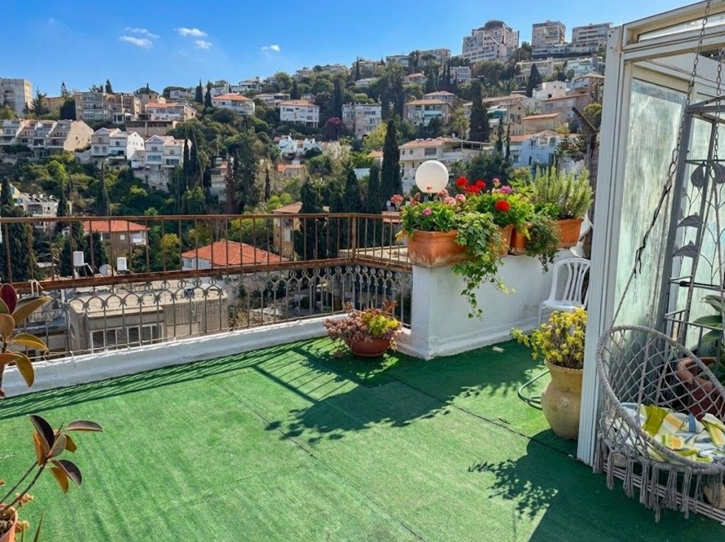 דירת גג 2 חדרים ברשי, הדר, חיפה