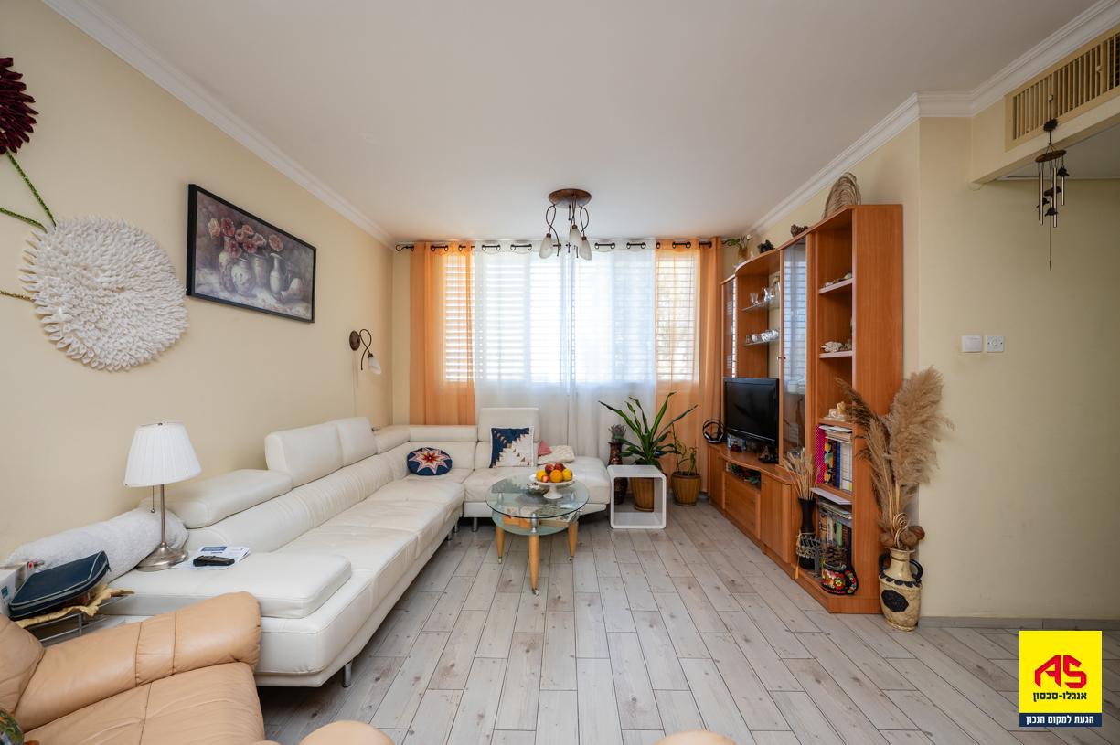 Apartment 4 Rooms in Ha-Mesila Street,  Pardes Hanna-Karkur