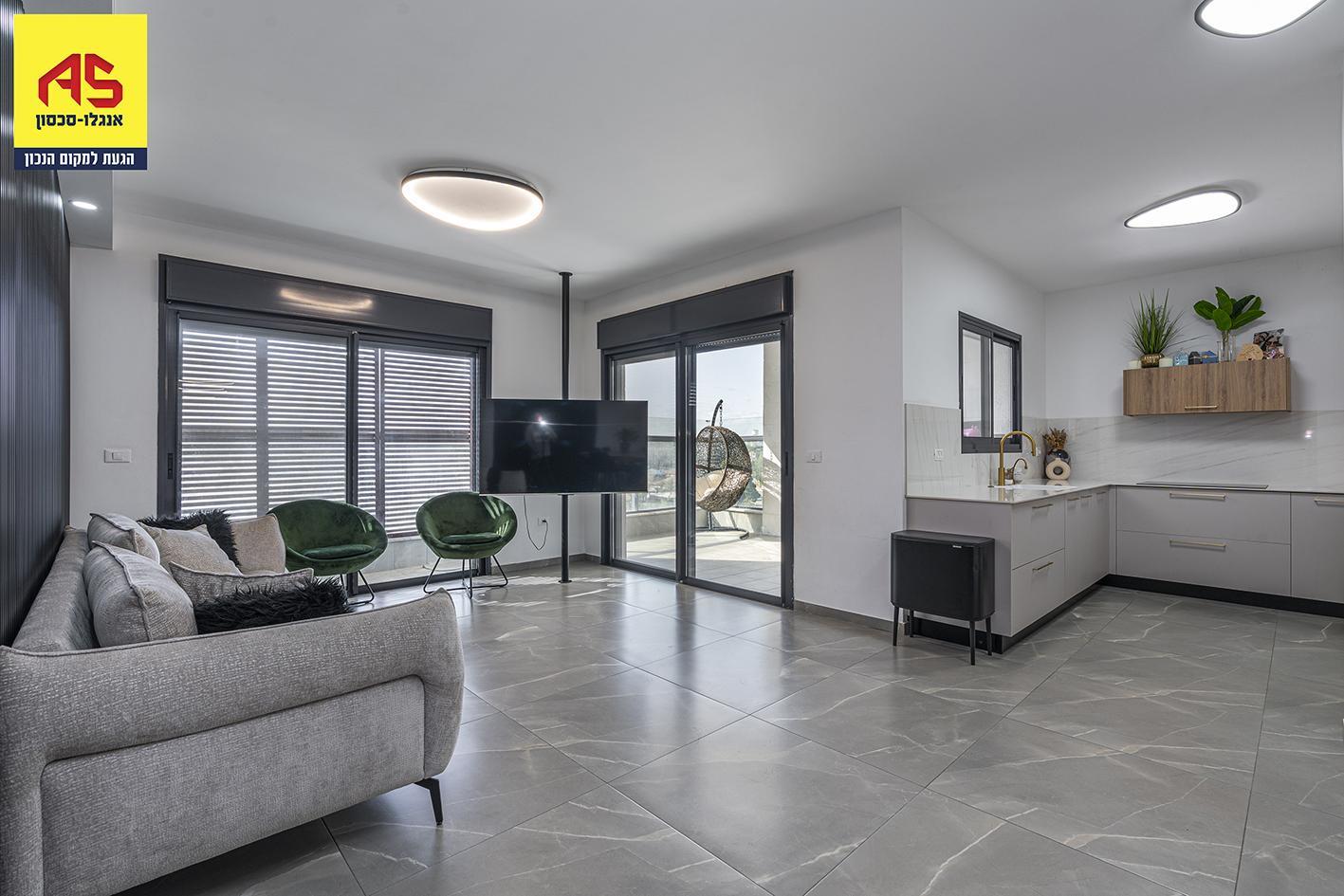Apartment 5 Rooms in Iron Road,  Pardes Hanna-Karkur