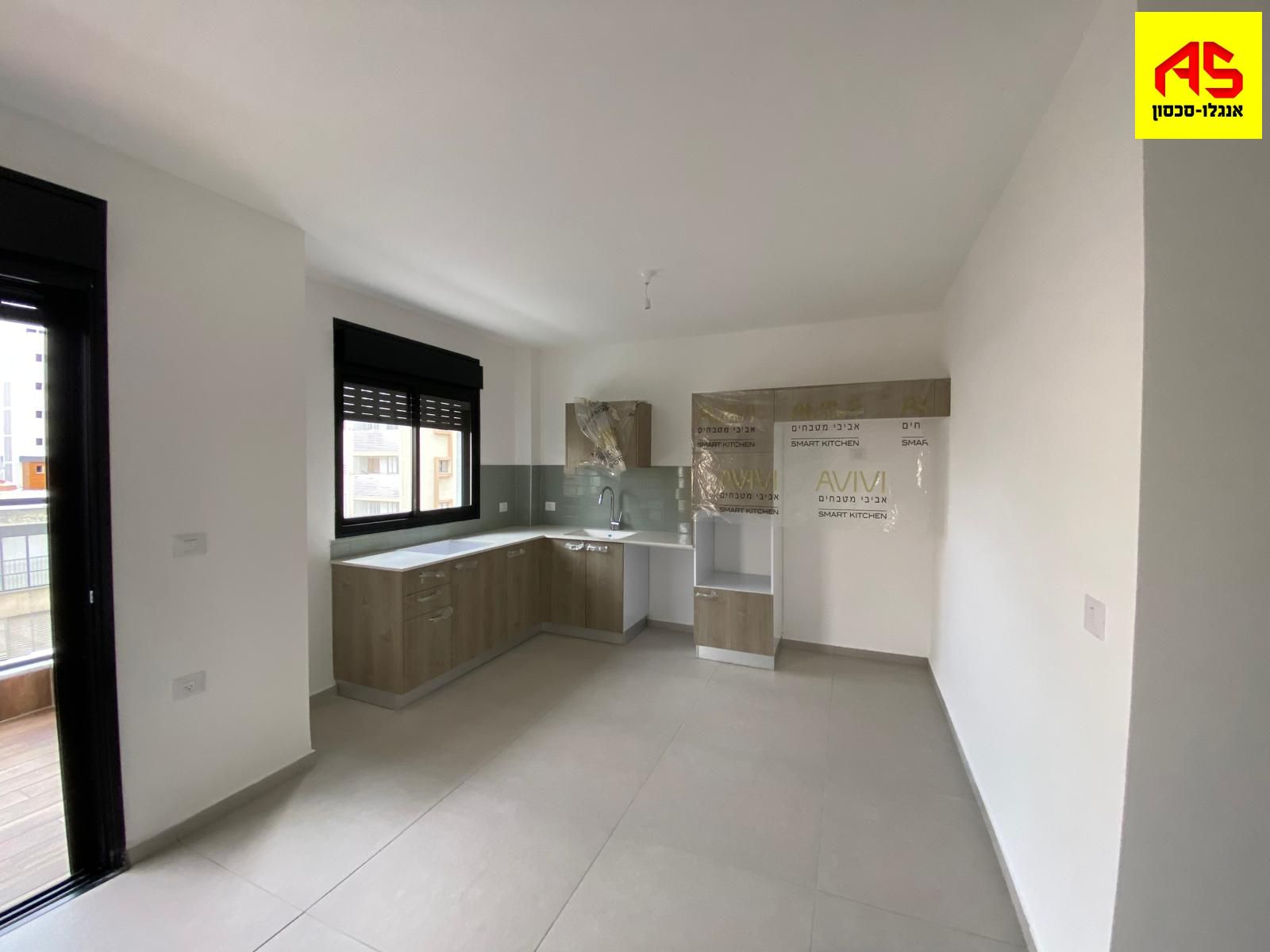 Apartment 5 Rooms in Ben Yehuda Street, ביהח השרון,  Petah Tikva