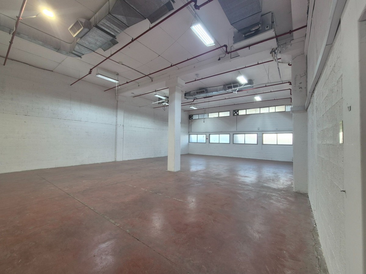Hall in  Yegi'a Kapayim Street, Petah Tikva,  Petah Tikva