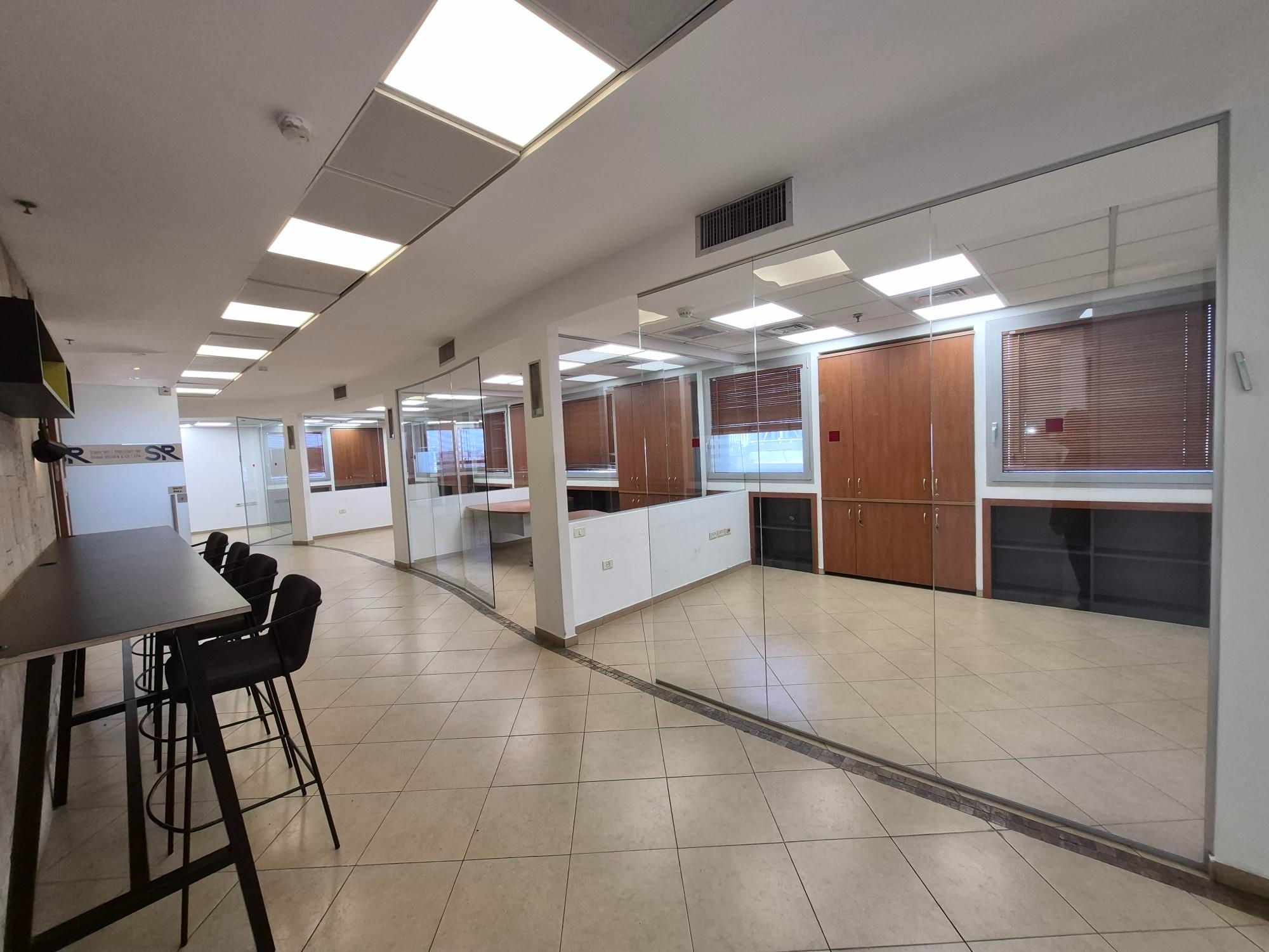 משרד בהרכבת, מונטיפיורי, תל אביב יפו