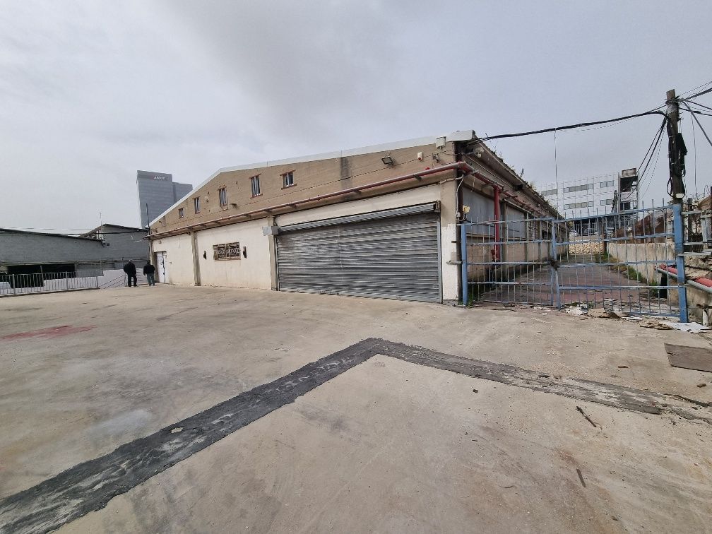 מחסן באזור תעשייה, א.ת., חולון