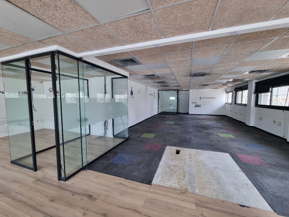 Office in  Nahalat Yitzhak, Nahalat Yitzhak,  Tel Aviv-Yafo