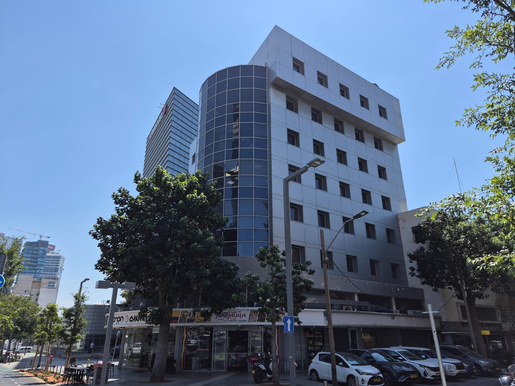 משרד בהרכבת, מונטיפיורי, תל אביב יפו