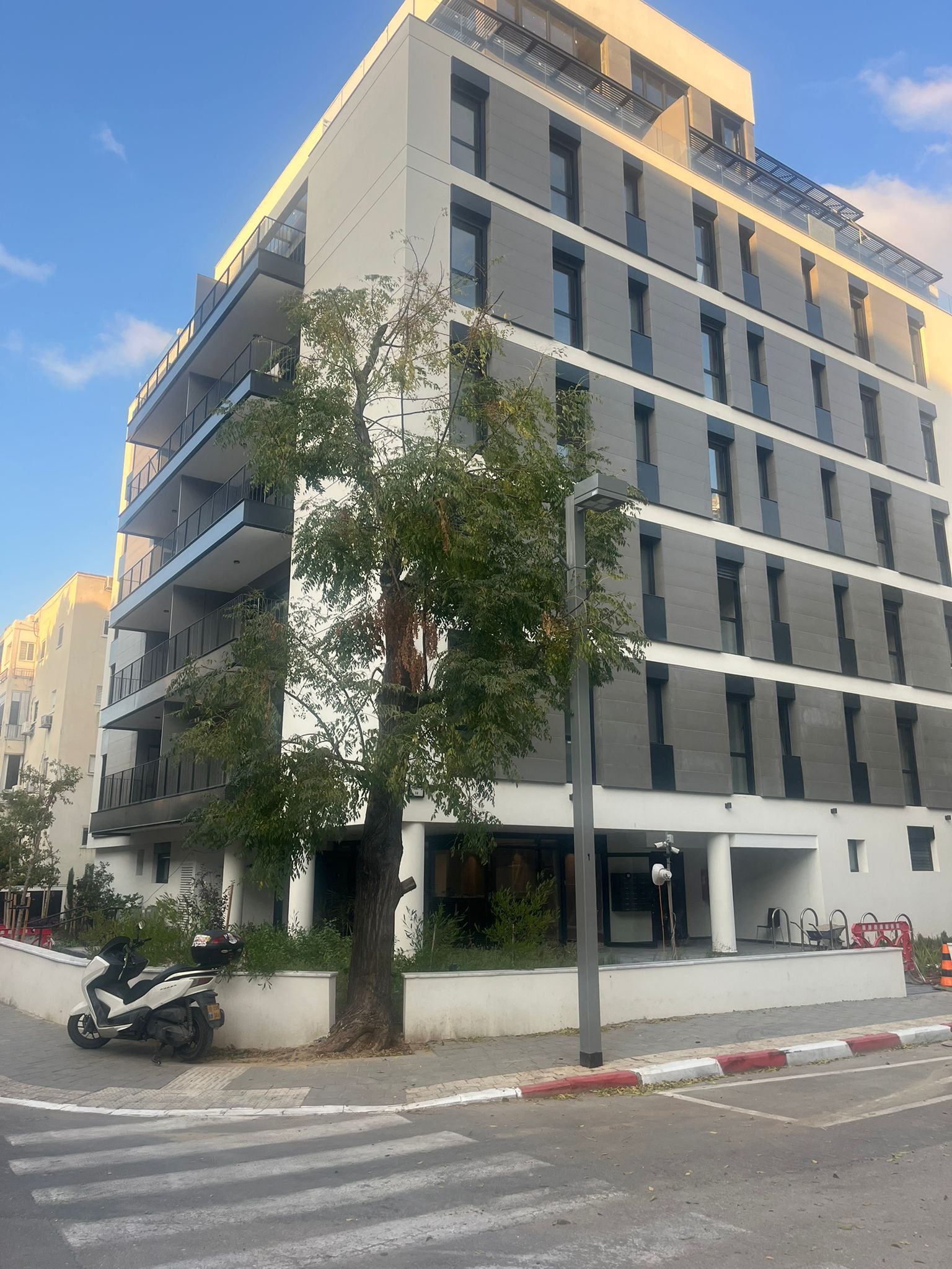 דירה 5 חדרים בבילטמור, ככר המדינה, תל אביב יפו