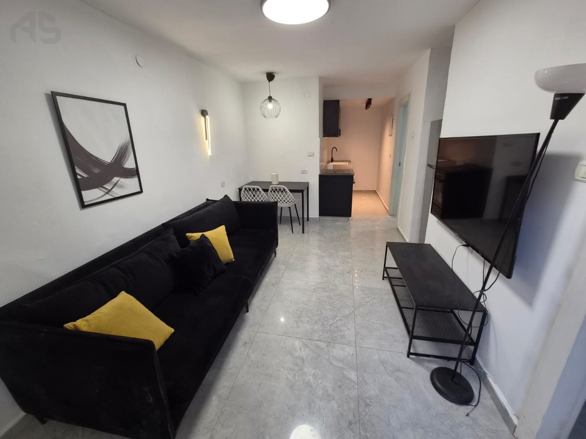 להשכרה דירת גן עם סוויטות קרוב לאוניברסיטה!