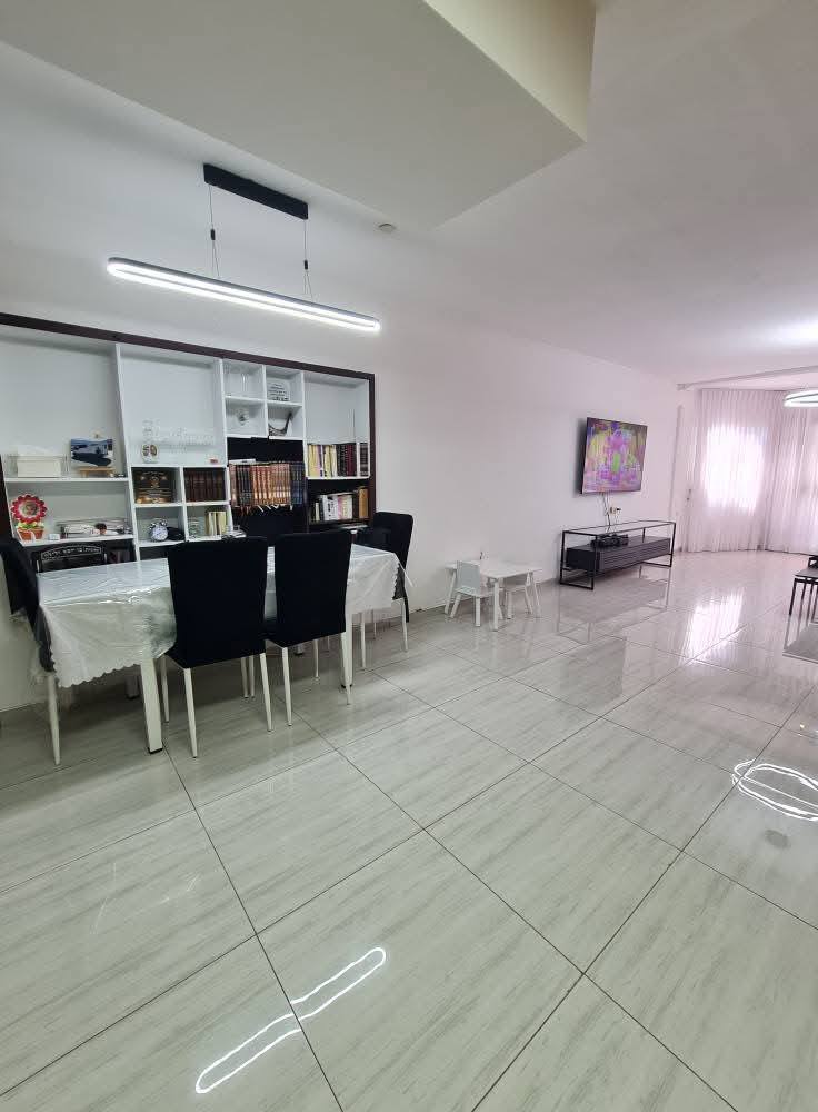 Rez de jardin 5 Pièces à Khavatselet Street,  Migdal HaEmek