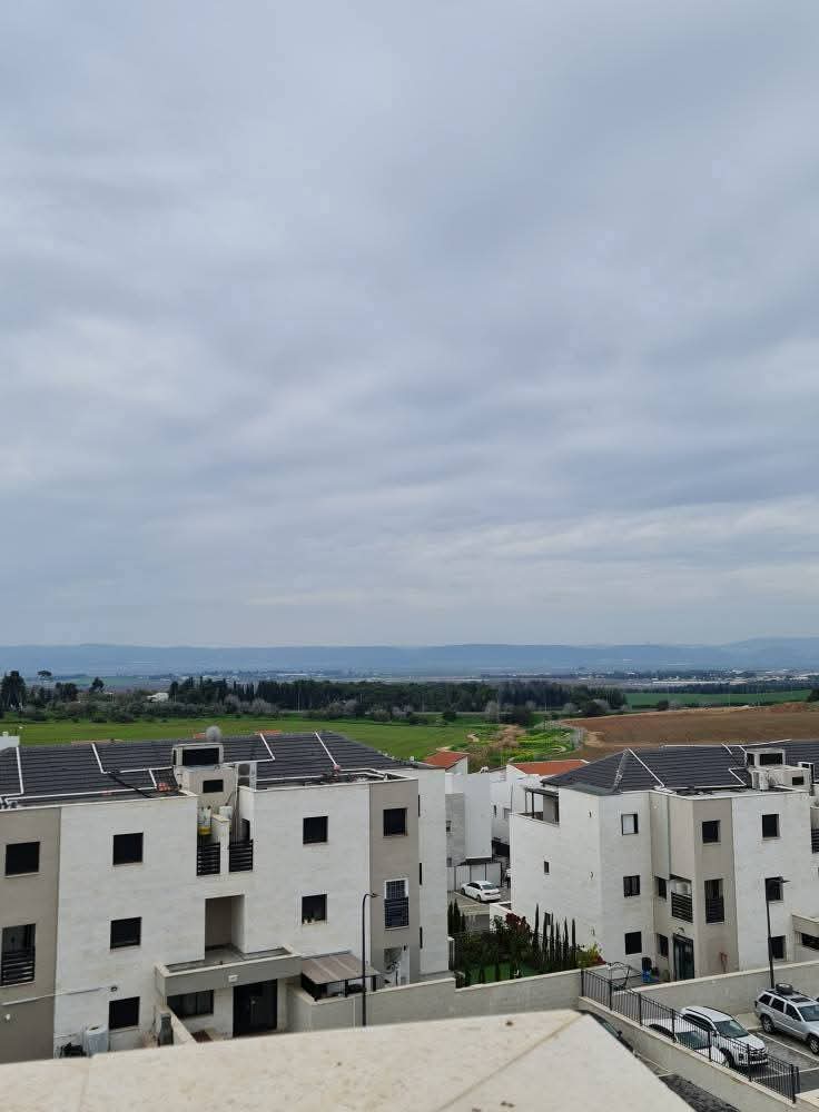 דירה 4 חדרים בבית