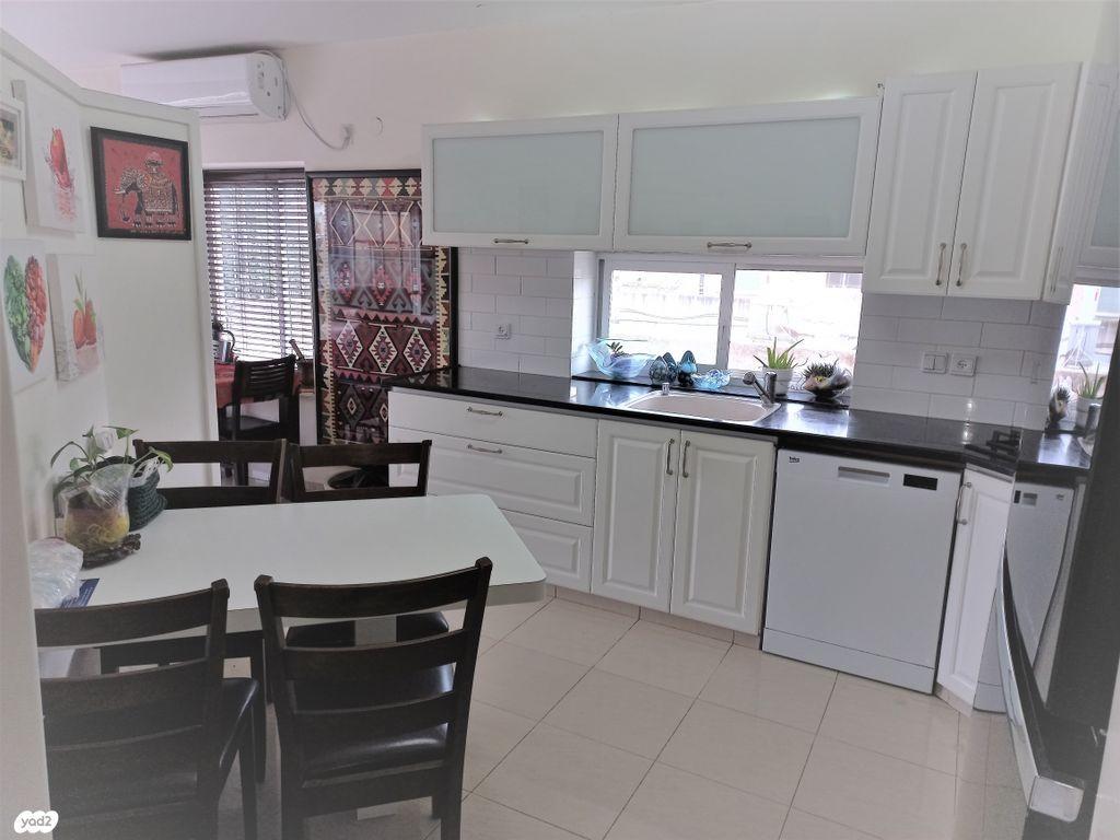   For Sale Duplex 5.5 Rooms in Doctor Gershon Tsiper Street, Kiryat Haim East,  Haifa