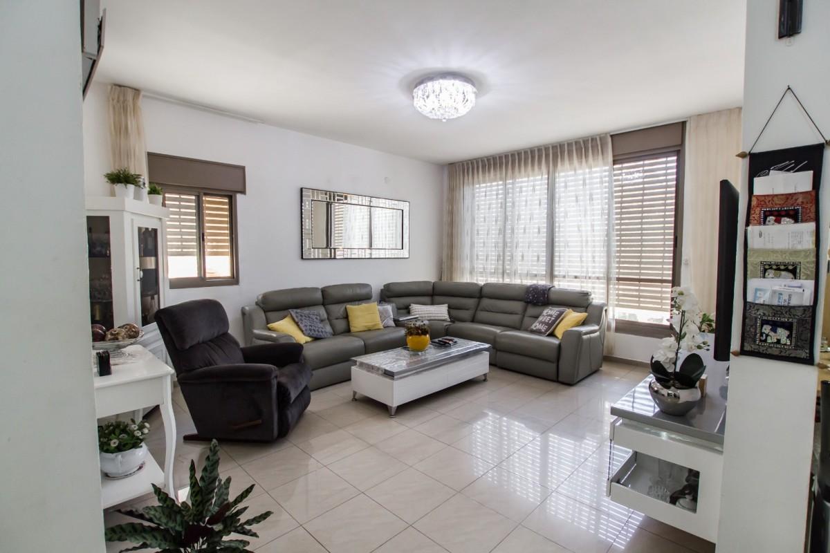 למכירה דירה 4 חדרים בדרך עכו חיפה, קרית ביאליק